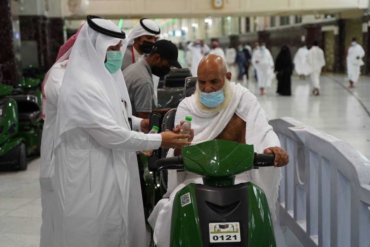 مبادرة في المسجد الحرام لتقديم أرقى الخدمات لكبار السن