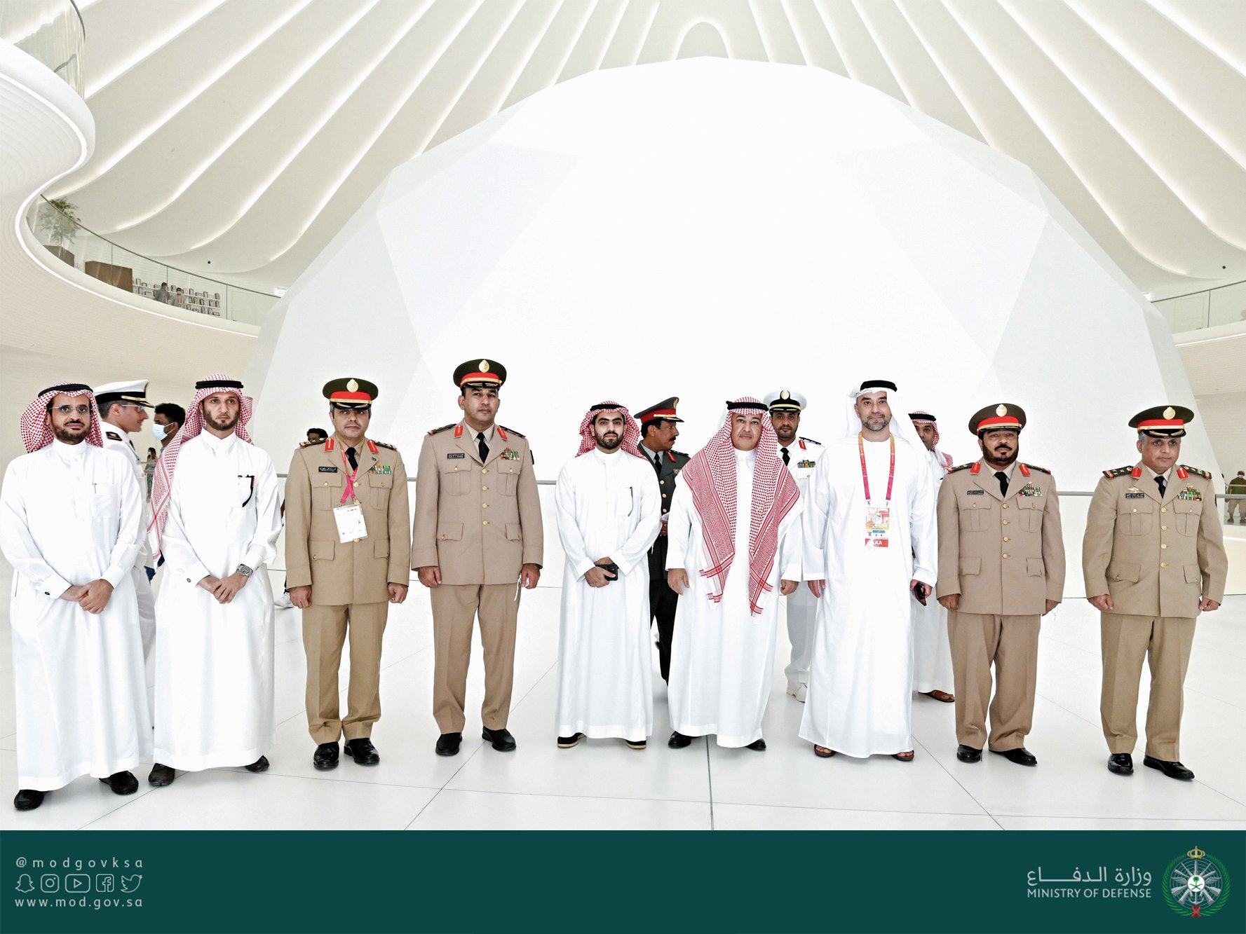 مساعد وزير الدفاع يزور جناحي السعودية والإمارات في إكسبو دبي