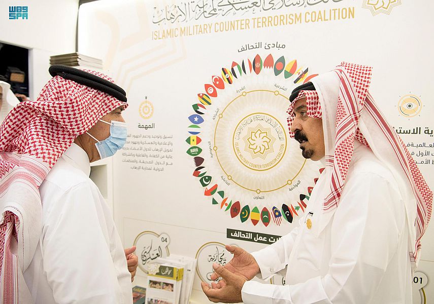 القصبي يتفقد جناح التحالف الإسلامي في معرض الرياض للكتاب