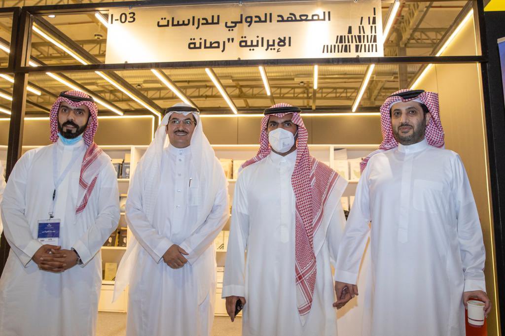 وزير الثقافة وآل الشيخ في جناح رصانة بمعرض الرياض للكتاب