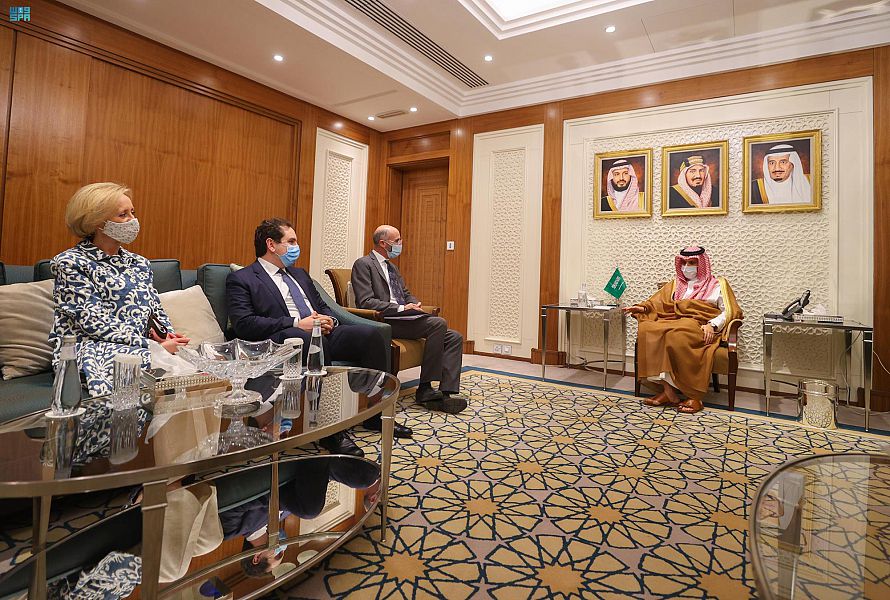 وزير الخارجية يستعرض التعاون السعودي الأمريكي للتصدي للانتهاكات الإيرانية