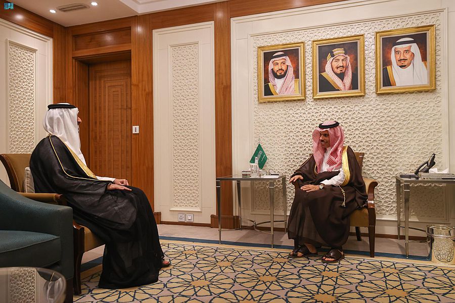 وزير الخارجية يستعرض التعاون مع سفير قطر لدى السعودية 