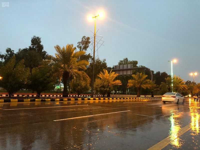 أمطار رعدية على منطقة الباحة وجريان السيول في مرتفعات عسير