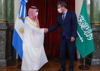 وزير الخارجية يستعرض العلاقات الثنائية مع رئيس النواب الأرجنتيني - المواطن