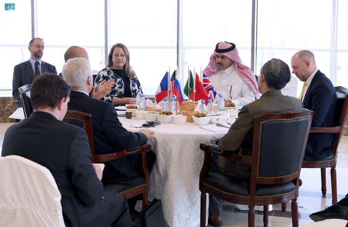 آل جابر يلتقي سفراء الدول دائمة العضوية ويستعرض جهود المملكة لدعم اليمن - المواطن