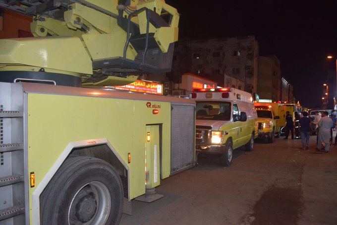 مدني جدة ينقذ 3 أطفال احتجزهم حريق بشقة سكنية - المواطن