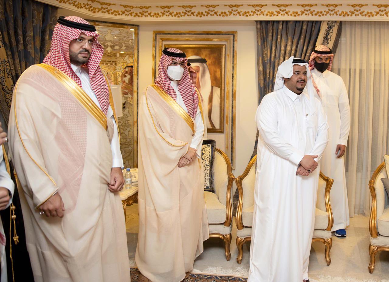 أبناء الأمير عبدالرحمن يستقبلون المعزين في وفاة الأمير سعود