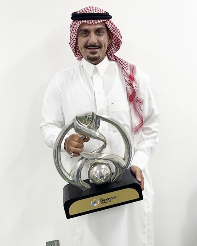 الأمير نواف بن سعد مع كأس دوري أبطال آسيا 