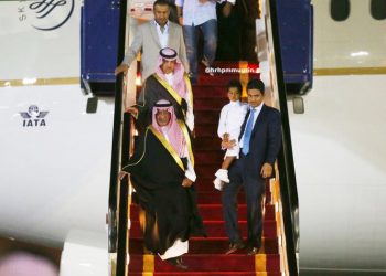 الأمير مقرن بن عبدالعزيز يعود للرياض - المواطن