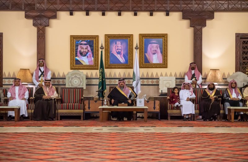 الأمير تركي بن طلال يلتقي القيادات بالمنطقة 