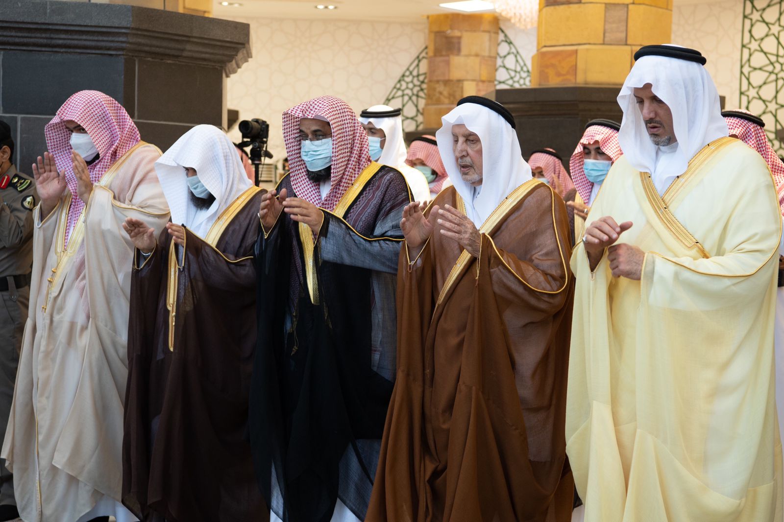 جموع المصلين يؤدون صلاة الاستسقاء في 26 ألف جامع بمناطق السعودية