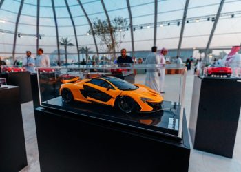 مجسمات ولوحات تاريخية في معرض الرياض للسيارات - المواطن