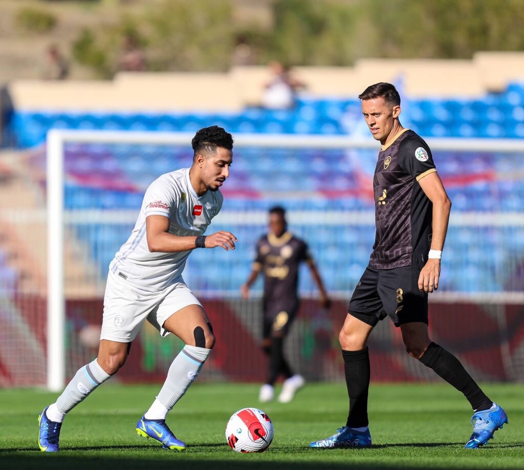 الهلال يُعاني وعُقدة أبها مستمرة