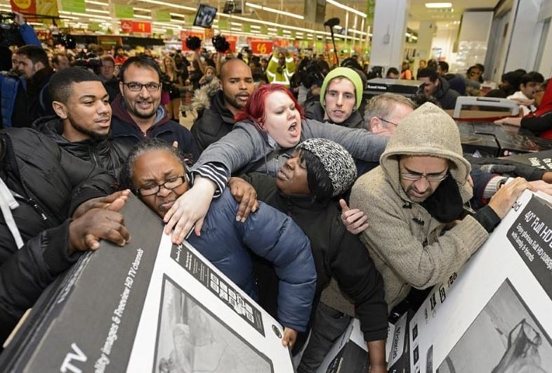 عروض الجمعة السوداء BLACK FRIDAY تستقطب المتسوقين حول العالم