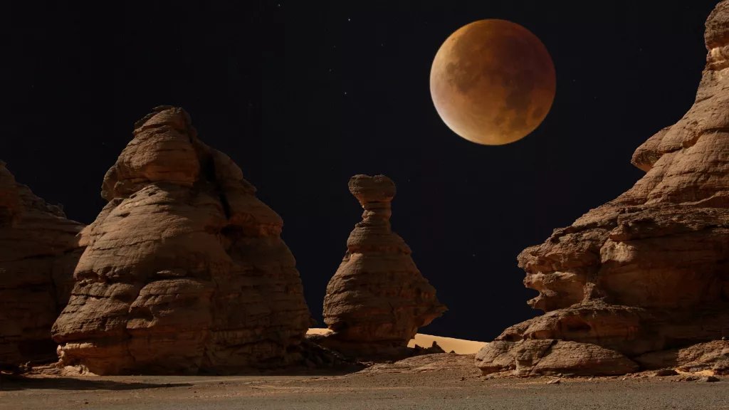 خسوف القمر الأطول منذ 580 سنة.. غدًا