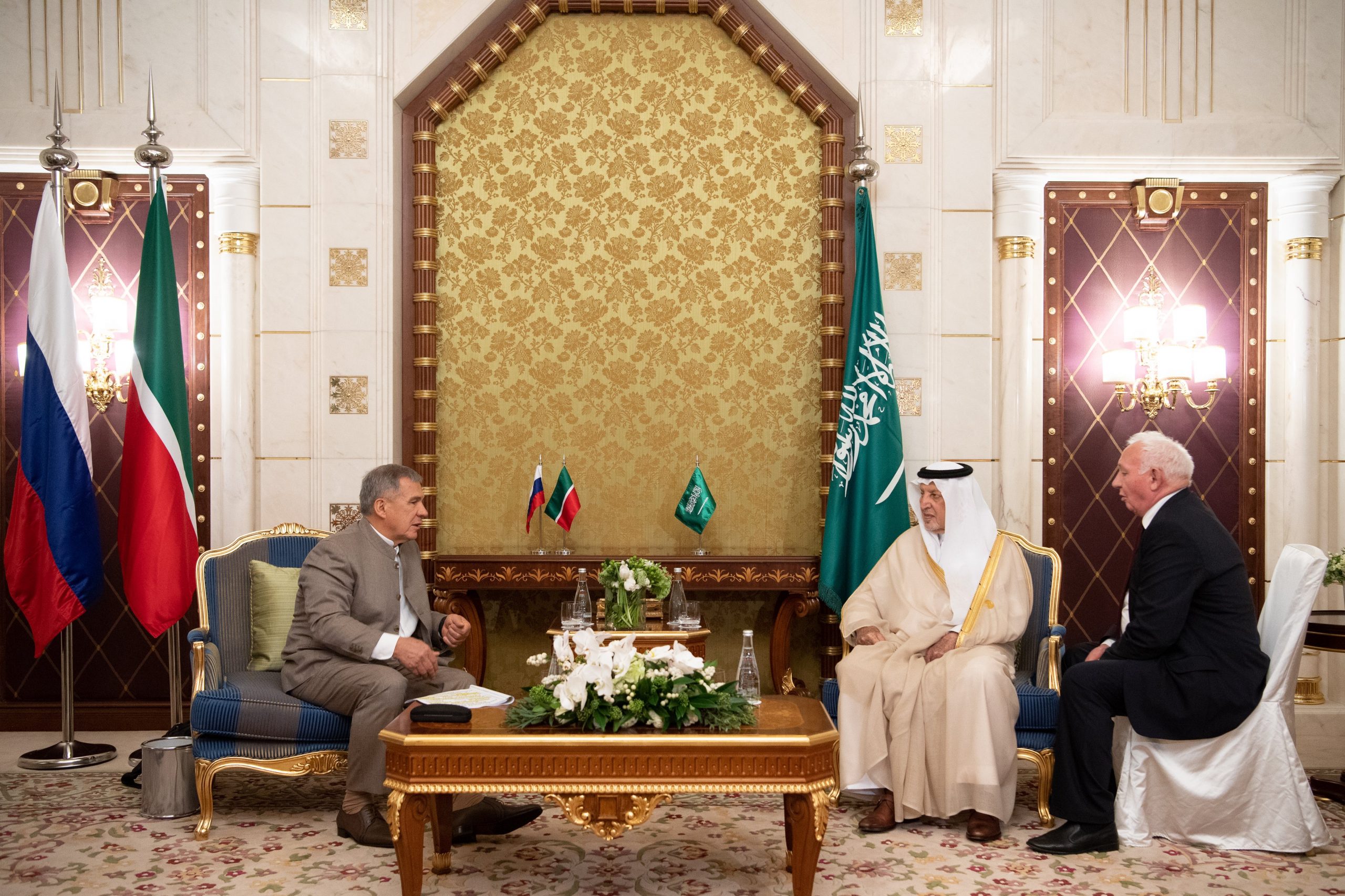 الفيصل يبحث الموضوعات المشتركة مع رئيس تتارستان