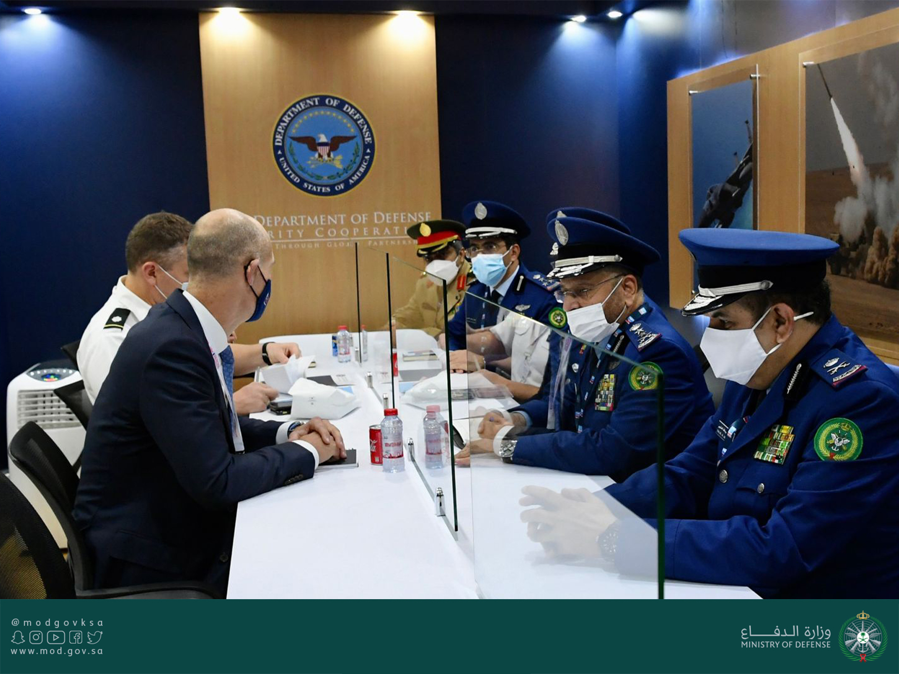 سلسلة لقاءات رئيس الأركان في معرض دبي للطيران