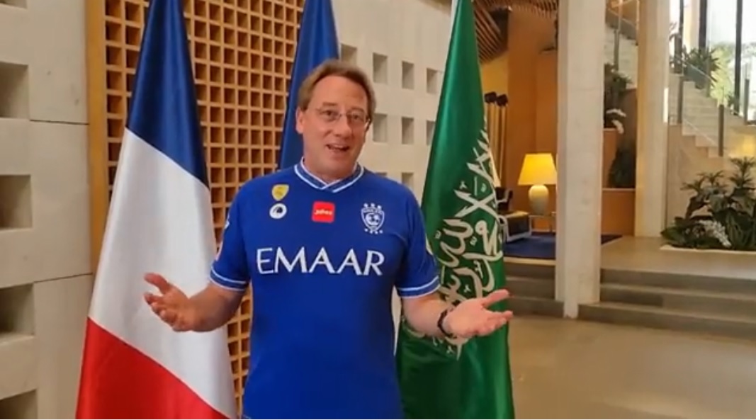 سفير فرنسا داعمًا الهلال: الموج الأزرق جاكم
