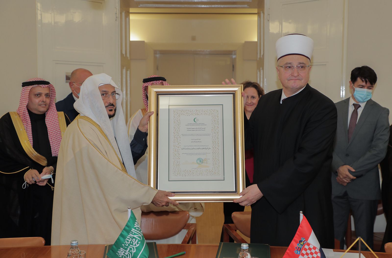 كرواتيا تمنح وزير الشؤون الإسلامية شهادة الشخصية المؤثرة
