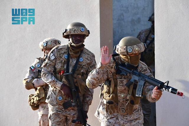اختتام مناورات المصير واحد بين القوات البرية السعودية والإماراتية