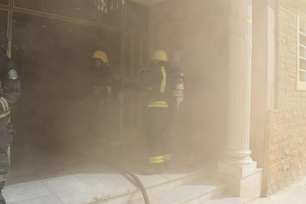 اختناق امرأة إثر حريق بسبب تماس كهربائي في جدة