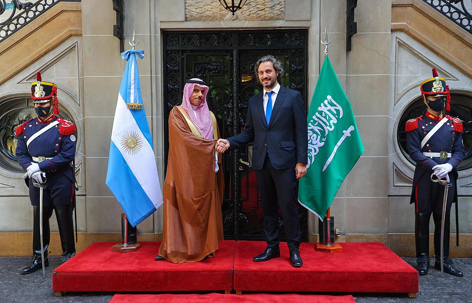 وزير الخارجية يبحث التعاون مع نظيره الأرجنتيني