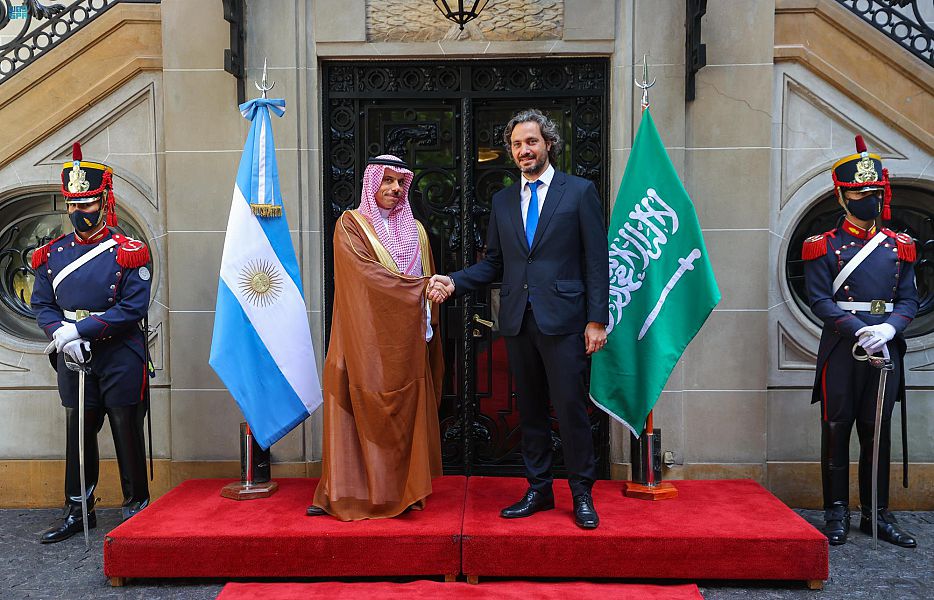 وزير الخارجية يبحث التعاون مع نظيره الأرجنتيني
