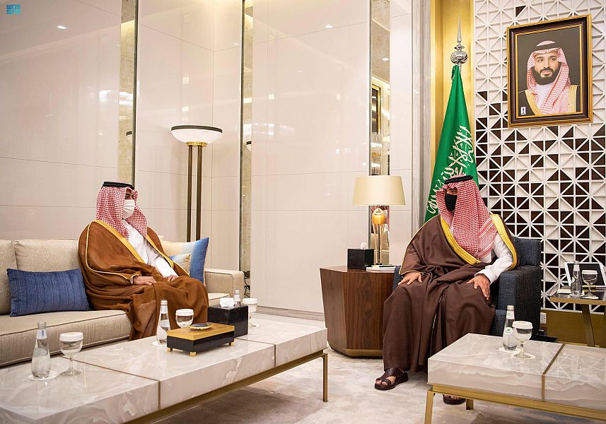 وزير الداخلية يبحث مع سفير قطر القضايا المشتركة