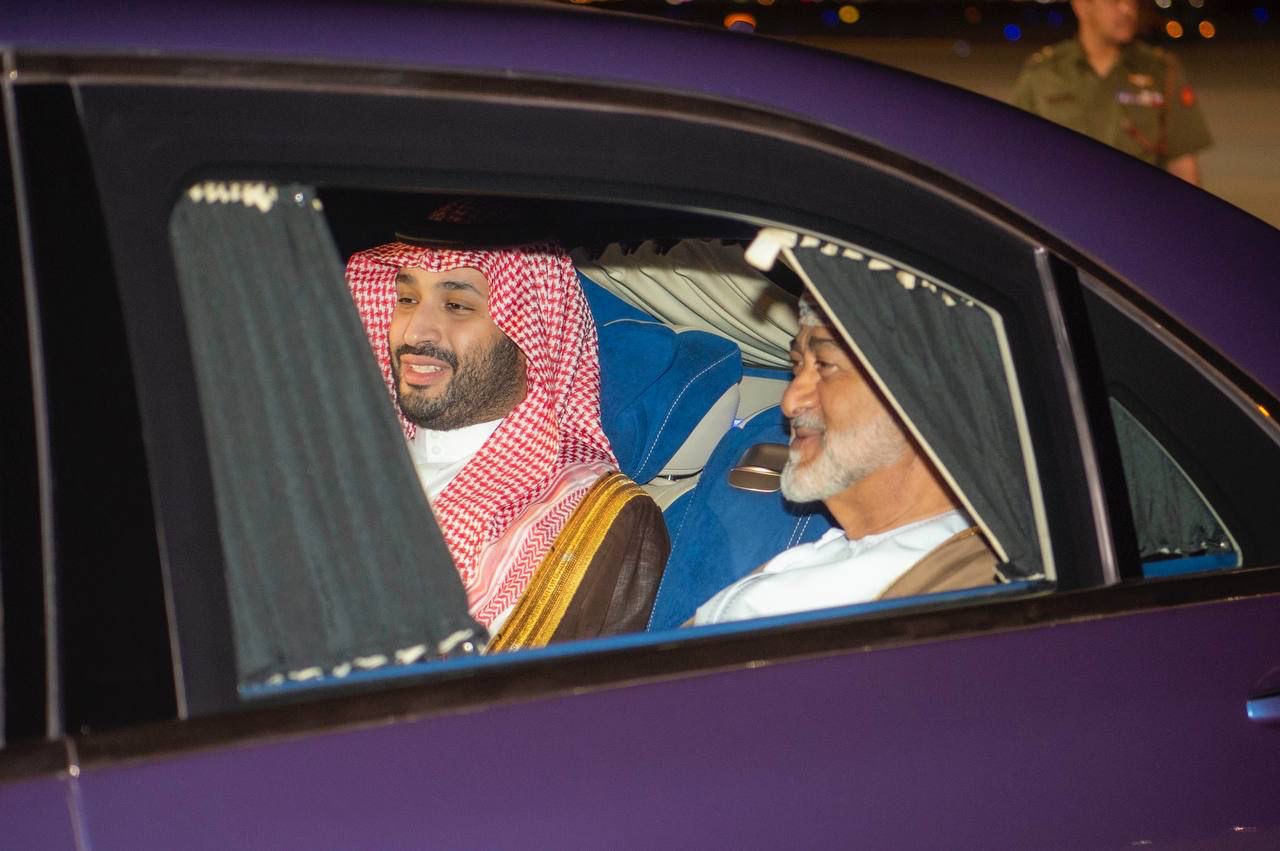 سلطان عمان في مقدمة مستقبلي محمد بن سلمان
