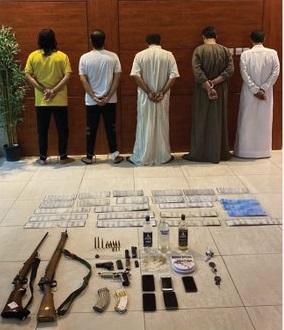 شرطة الرياض: ضبط 5 مواطنين ارتكبوا جرائم سلب سيارات تحت تهديد السلاح