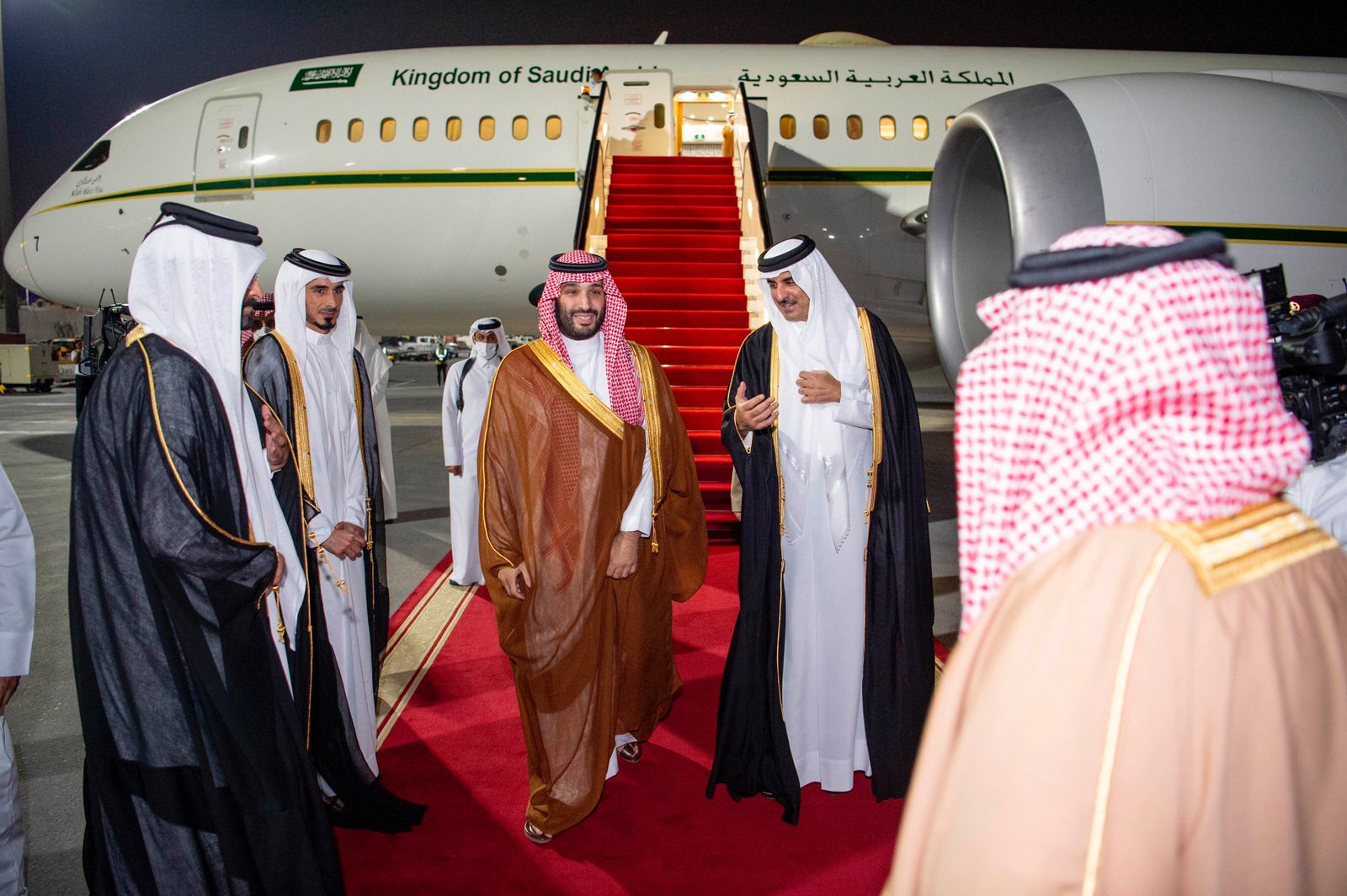 استقبال رسمي لولي العهد في العاصمة القطرية الدوحة
