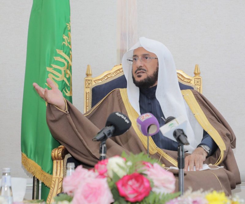 وزير الشؤون الإسلامية يدشن مبادرة تعظيم بيوت الله في تبوك  - المواطن