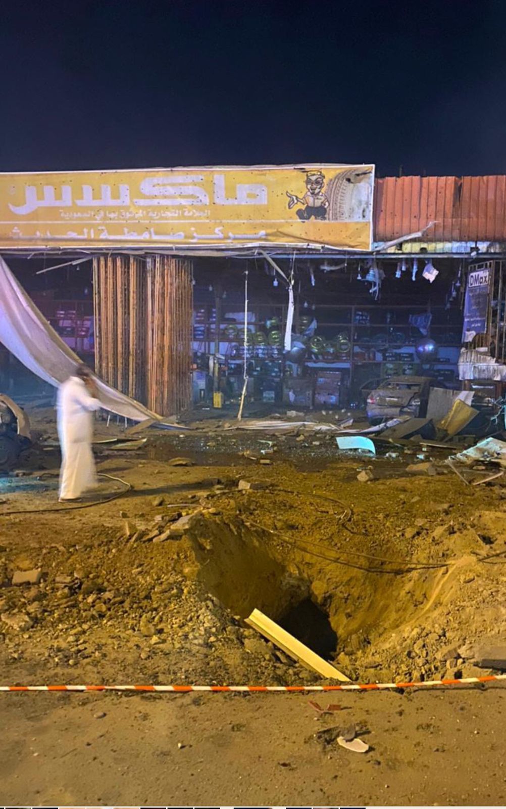 سقوط مقذوف معادٍ على ورشة صناعية في صامطة وإصابة مدنيين