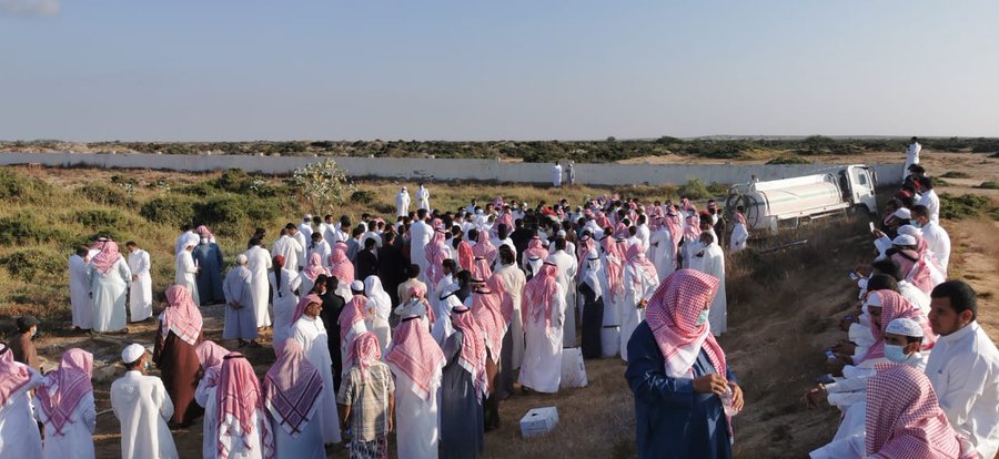 الجموع الغفيرة تشيع المواطن هادي عريبي ضحية المقذوف الحوثي في صامطة