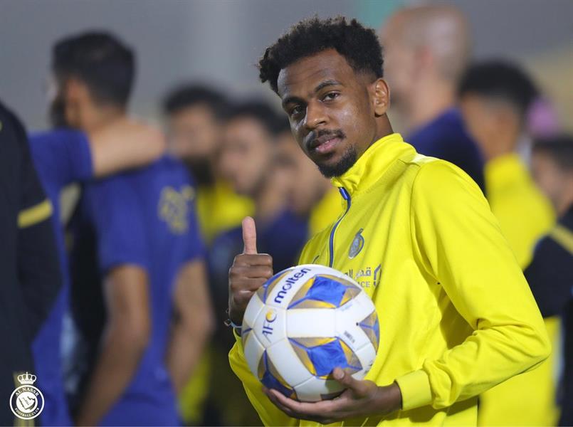 عبدالله الخيبري يتفق مع النصر على التجديد