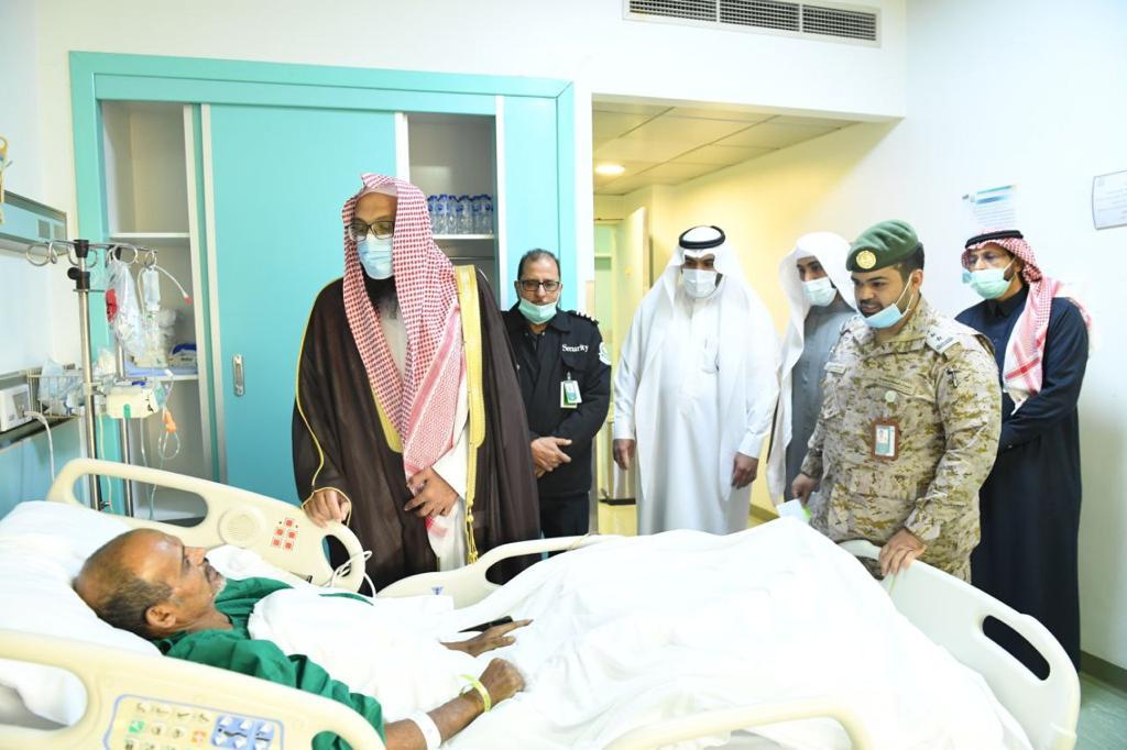 “الشبانات” يزور مصابي الحد الجنوبي بمدينة الأمير سلطان الطبية
