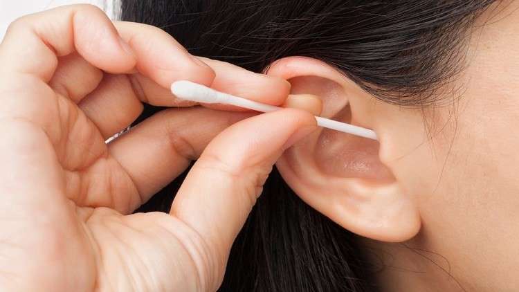 تحذير من أعواد القطن .. قد تسبب فقدان السمع