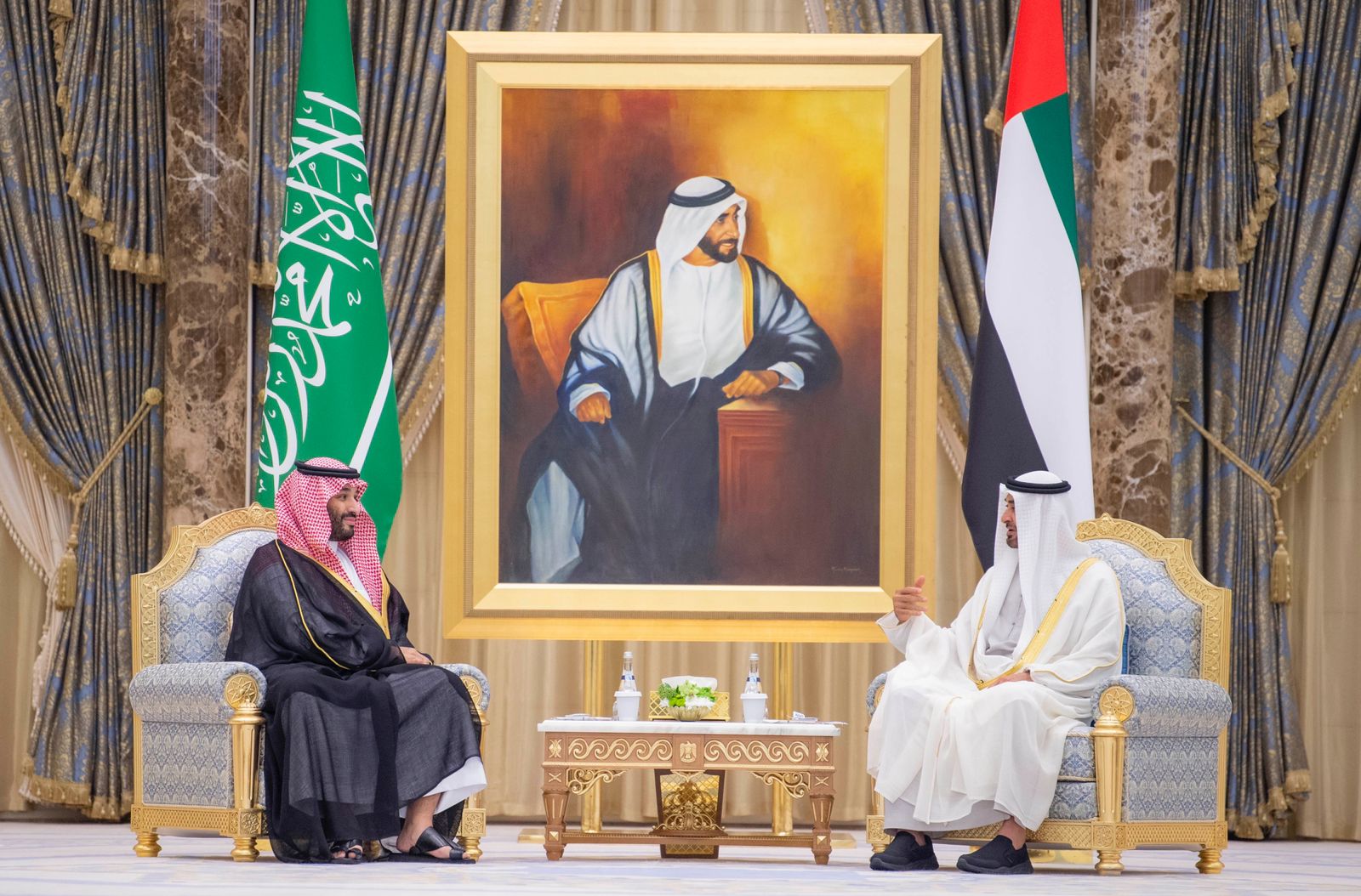 محمد بن سلمان يوجه 3 برقيات لقادة الإمارات: علاقتنا تاريخية ومتميزة