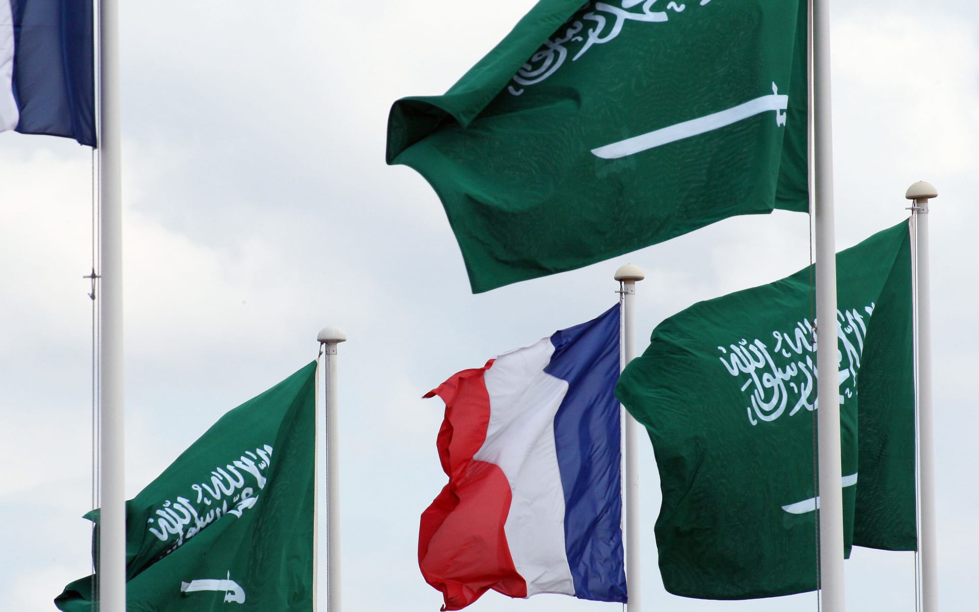 توافق وجهات نظر السعودية وفرنسا حول القضايا الإقليمية