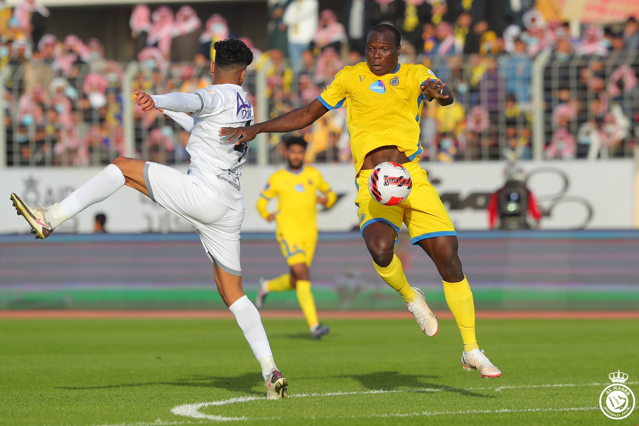 الطائي يحقق فوزًا قاتلًا ضد النصر