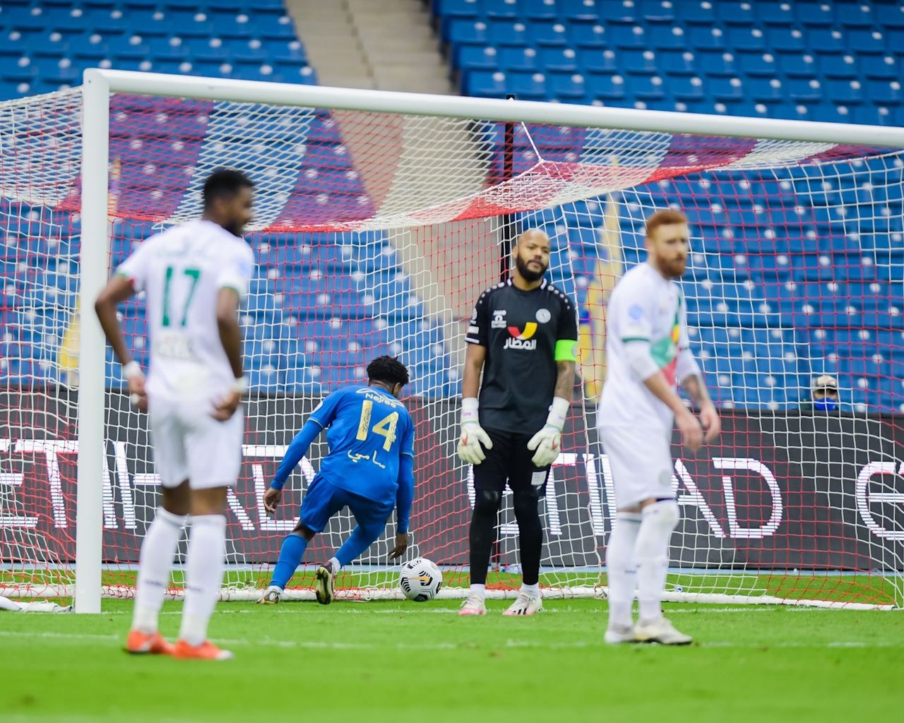 بولندي يدير مباراة النصر والاتفاق