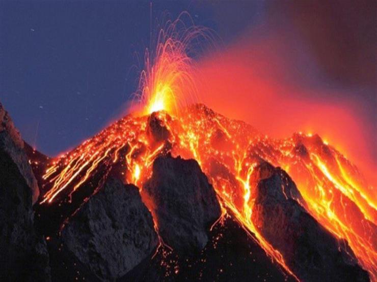 بركان لابالما يعود للثوران وتسجيل 24 زلزالًا في يومين
