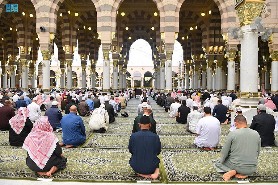 لقطات توثق تطبيق الإجراءات الاحترازية في المسجد النبوي