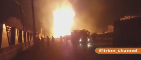 مشاهد لاندلاع حريق في خط أنابيب غاز جنوب طهران