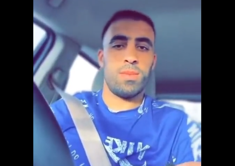 حمدالله يثير الجدل بقميص أزرق !