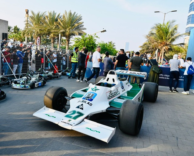 دله البركة تشارك في فورمولا 1 جدة بـ Williams FW07/01