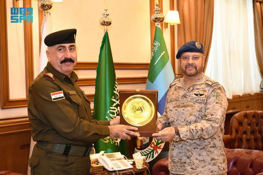 رئيس هيئة الأركان يبحث التعاون العسكري مع قائد القوات البرية العراقية