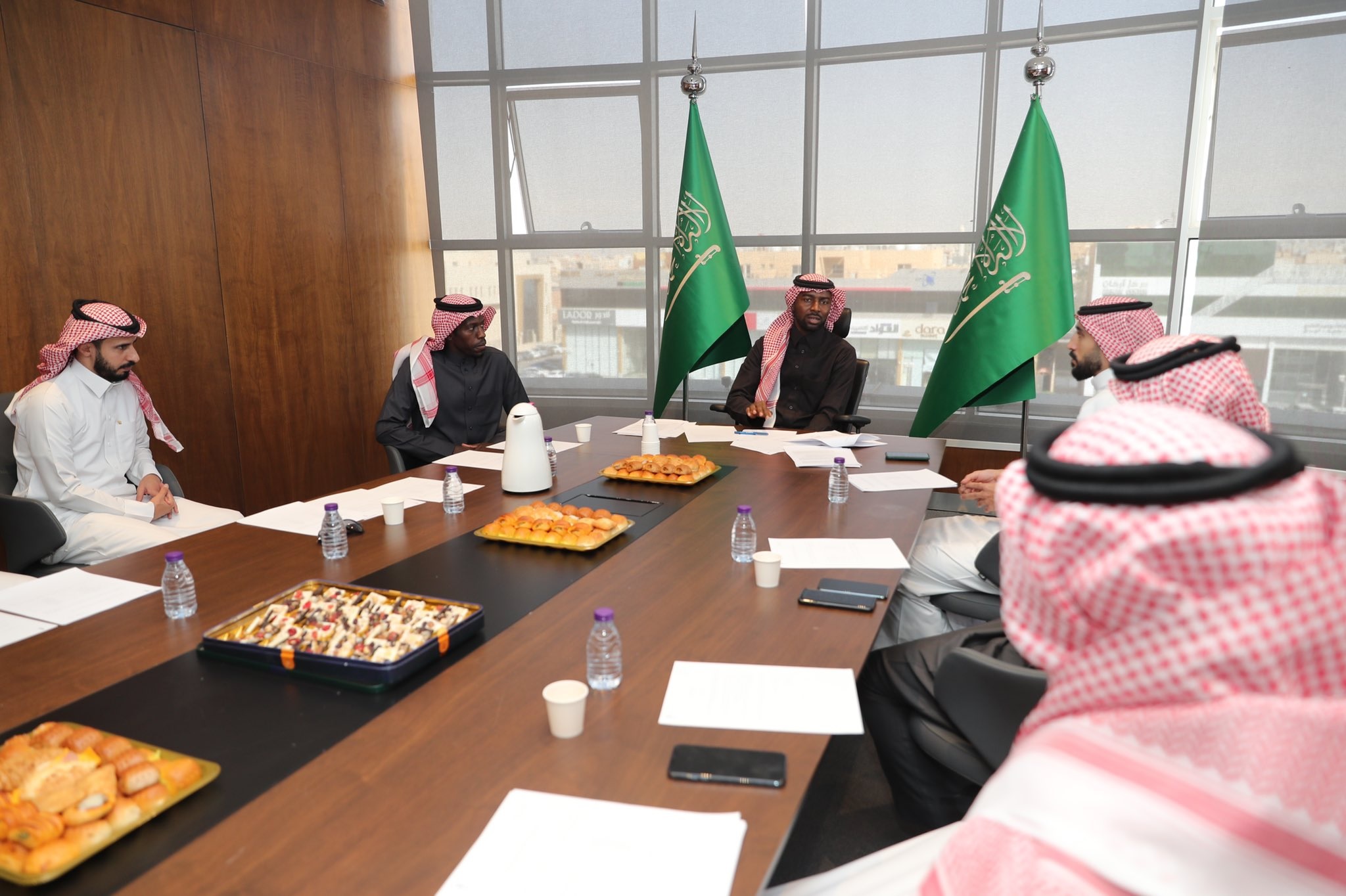 أسامة هوساوي يرأس اجتماع رابطة اللاعبين السعوديين