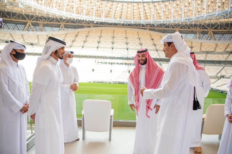 ولي العهد وأمير قطر يزوران استاد لوسيل في الدوحة
