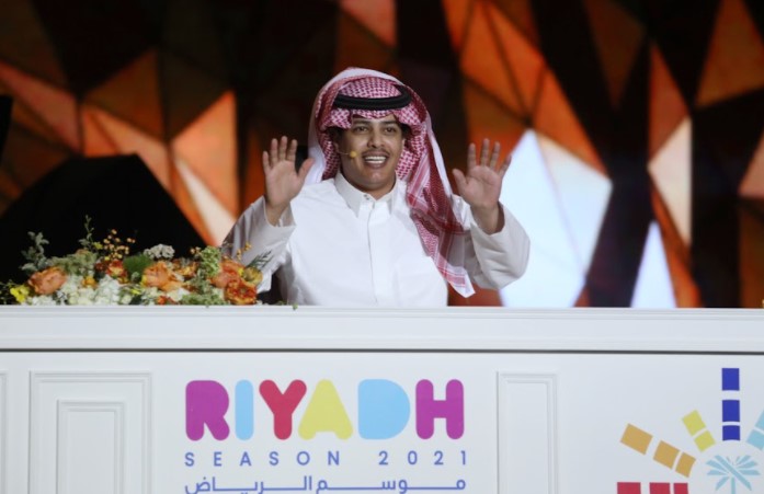 شعراء أمسيات الرياض ينثرون إبداعاتهم بأجمل القصائد